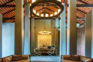 Sunsuri Phuket, Най Харн