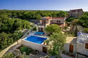 Villa Helena, Милна