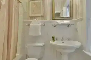 Amelia Home by Avantstay In Historic Old Town w Pool, Ки-Уэст