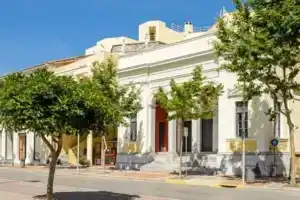 Upscale Modern Escape in the Historic Center, Каламата