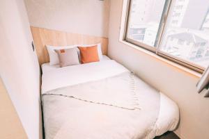 R Hotel The Atelier Shinsaibashi East, Осака