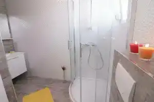 Apartments & Rooms Danivan Pool Villas, Новаля