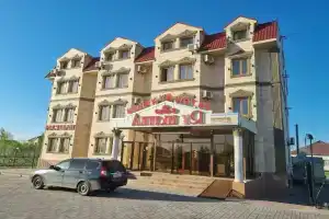 Алтын уя, Туркестан
