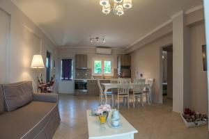 Elodia Apartments, Никиана