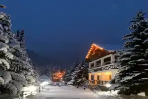 Гостиница «Юсенги», Тегенекли