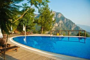 Lissiya Hotel, Фаралия