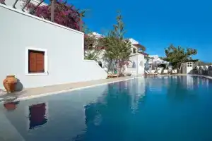 Aparthotel Black Sand, Камари