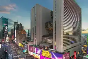 Отель «New York Marriott Marquis», Нью-Йорк