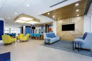 Holiday Inn Express & Suites Tampa - Stadium Area, Тампа