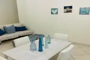All the Comforts of a Hotel With the Spaces of a Home, Кастелламмаре-ди-Стабия