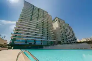 Luxury Apt with Side Sea Views & Pool, Top Location, Валетта