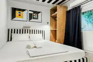 Modern and Stylish Renovated Flat, next to Metro, Афины