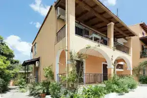 Lydia Apartment, Ипсос