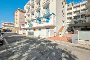 Modern Apartment in Rimini With Balcony, Римини