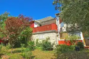Apartment 1410, Премантура