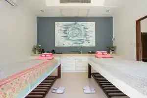 Baan Banburee, Лаем-Сет-Бич