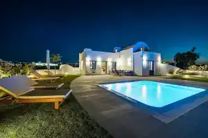 Kyklos luxury Villas with private pool, Картерадос