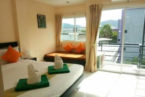 Island Patong Beachfront Apartments, Патонг