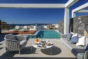 Royal Hideaway Corales Suites, Адехе