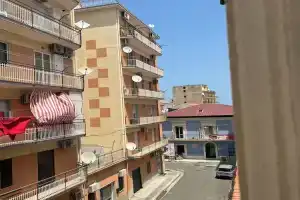 Anyma Home, Кротоне