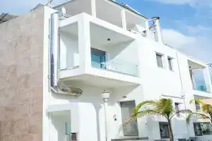 Beach Deluxe House, Кос