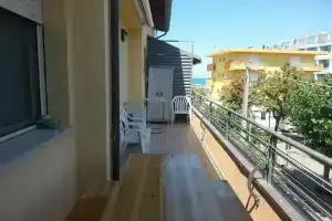 Appartamento sulla spiaggia con balcone, Римини