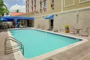 Отель «Hampton Inn & Suites Fort Lauderdale Airport», Голливуд