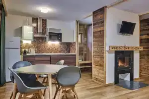 Аврора База отдыха, Большие Крупели
