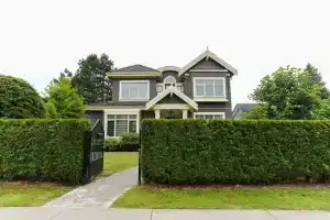 Grand 4 Bedroom Vacation House near Vancouver Downtown, Ричмонд