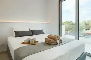 Phaedrus Living Seaside Executive Flat Harbour 208, Пафос