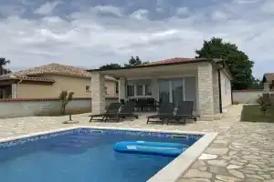Ljubav - With Pool - H, Медулин