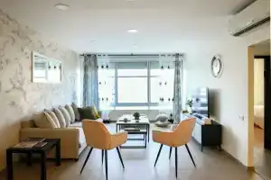 Comfy Haven in Netanya Ctr by Sea N'Rent, Нетания