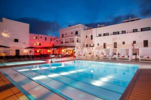 Migjorn Ibiza Suites & Spa, Платжа ден Босса