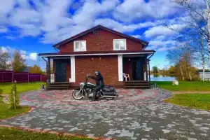 Дом на берегу озера, Петергоф