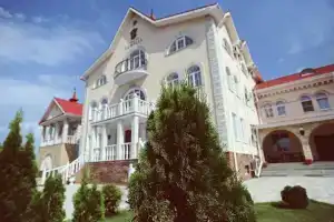 Фамилия, Ягодное