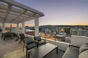 Athenian View Loft, Пирей