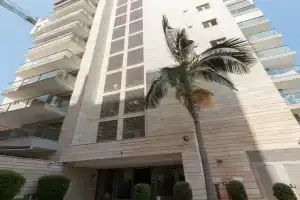 Luxury Tower parking Shopping Mall 2br, Петах-Тиква