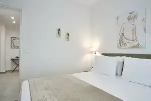Stylish Apt next to the Archaeological Museum, Афины