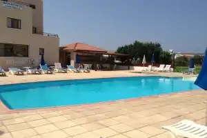 Constantaras Apartments, Протарас