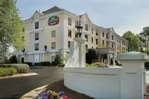 Courtyard by Marriott Raleigh Crabtree Valley, Роли
