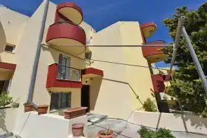 Demi Maisonette, Криопиги