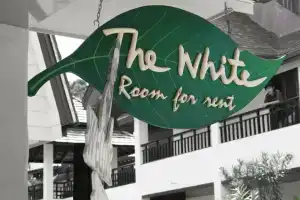 The White, Пхи Пхи