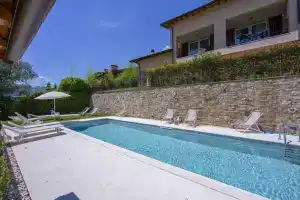 Como Lake Modern apartment Ulivi, Ленно