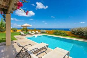 Villa Almira Large Private Pool Walk to Beach Sea Views A C Wifi Car Not Required - 2080, Панормос