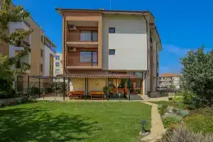 1 Bedroom Apartment in Dafinka Guest House, Равда