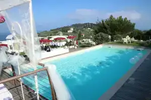 Poggio dei Gorleri Wine resort, Империя