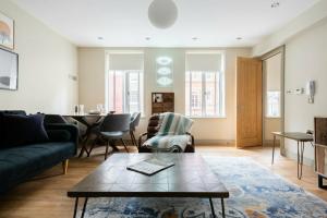 The New Bond Street Loft - Modern 1bdr City Centre Apartment, Лондон