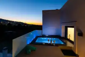 The Penthouse Santorini, Камари