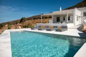 Ventu Paros Villa, Логарас
