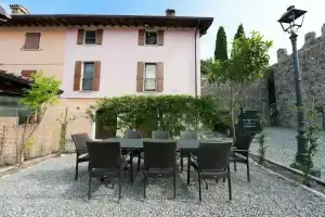 Residenza Elena, Монига